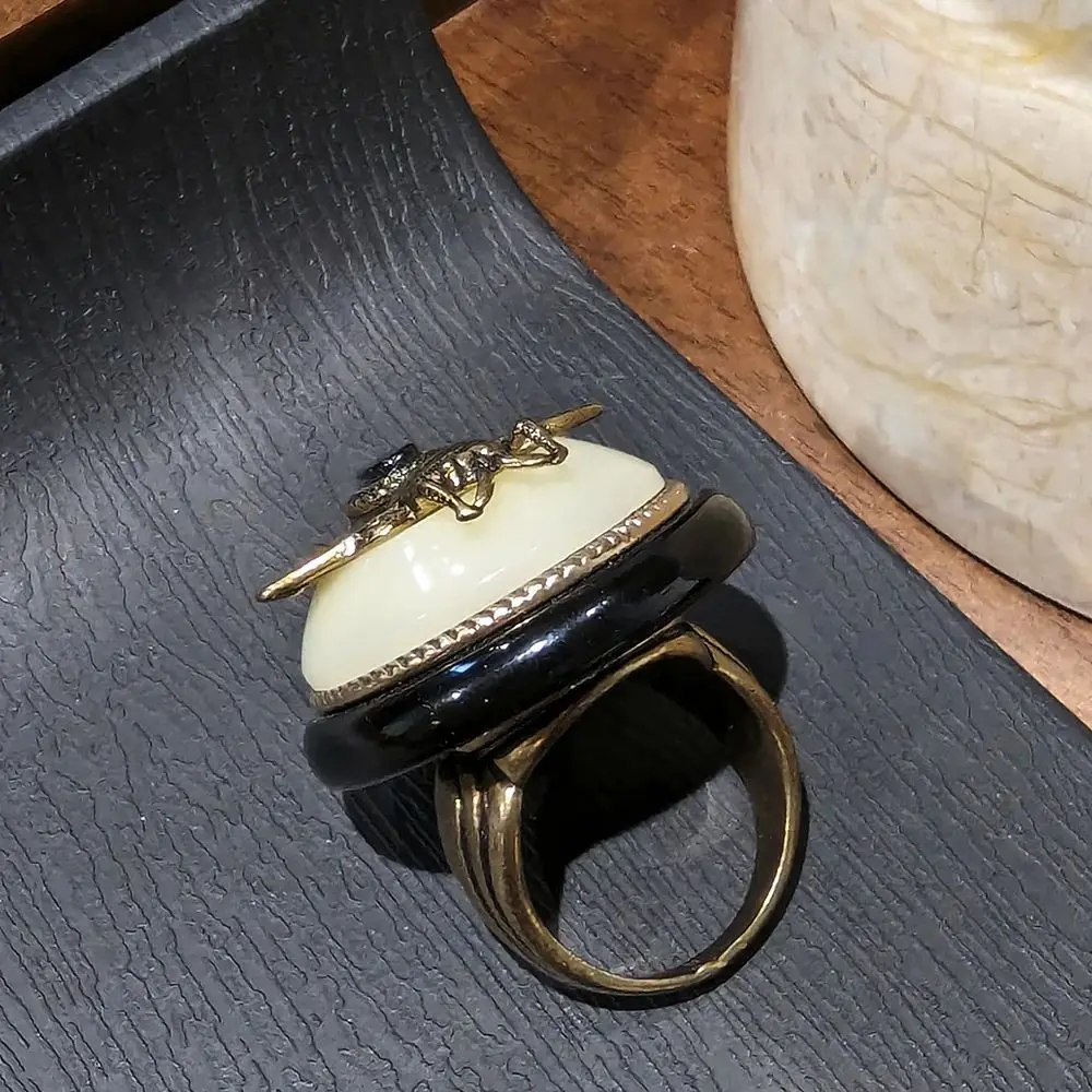 JBJD Vintage Bee New Design Party white Natural Agate Ring