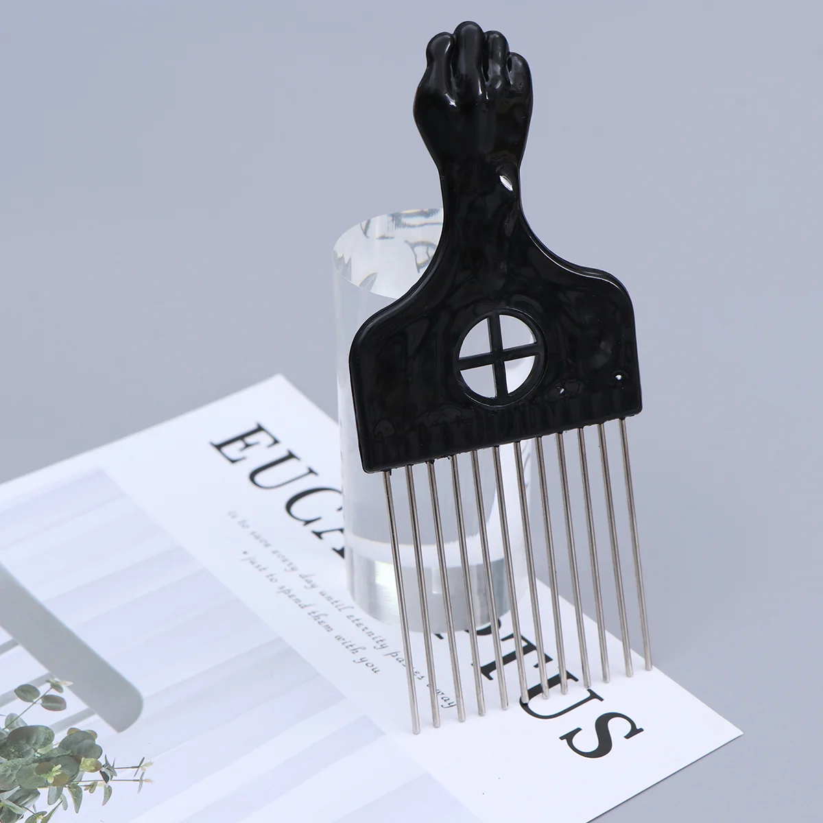 

1PC Wide Tooth Comb Plastic Handle Hair Detangling Comb Hairdressing Rake Comb Slick Styling Hair Brush (K3)