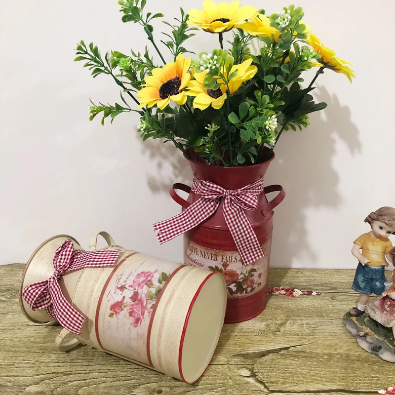 

Retro Wrought Iron Metal Vase, Pastoral Creative Flower Arrangement Bucket, Gardening Supplies with Bow, Photography Props