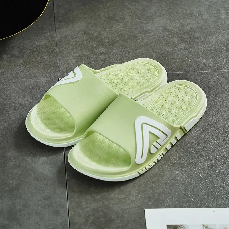 Men's Summer Outdoor Wear Anti-Slip Thick Bottom Soft Home Use New Sport Slippers Fashionable Flip Flops PVC Material