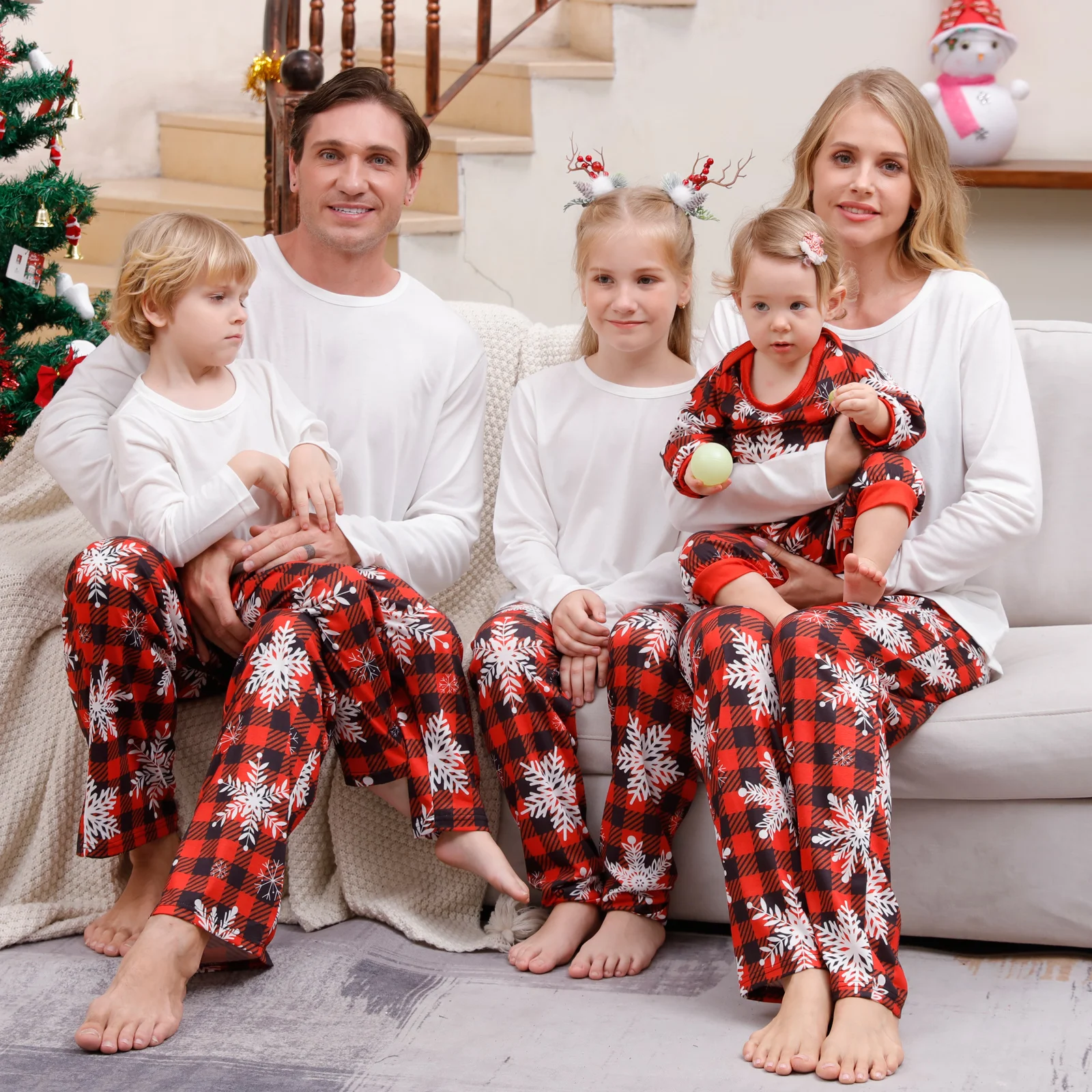 thumbnail image 5 of Conjunto de pijamas navideños para parejas o familias, 2 piezas, ropa de casa, sublimación en blanco para regalo personalizado de Año Nuevo, 5 of 5