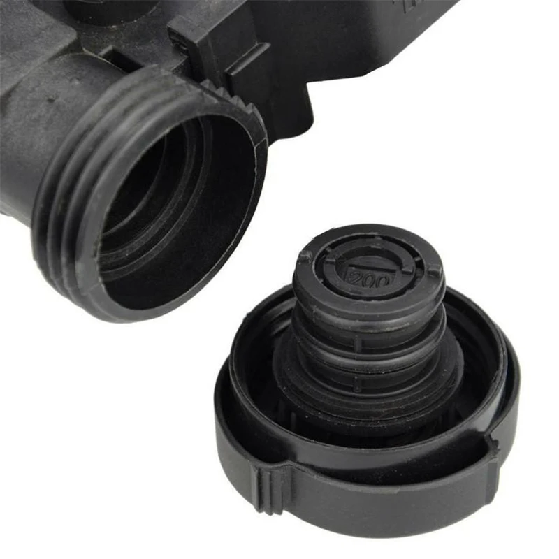 M Brand Coolant Radiator Overflow Expansion Reservoir For BMW 3 Z4 X3 E46 E83 E85 E86 E53 17137787039 17117573781 coolant expansion tank