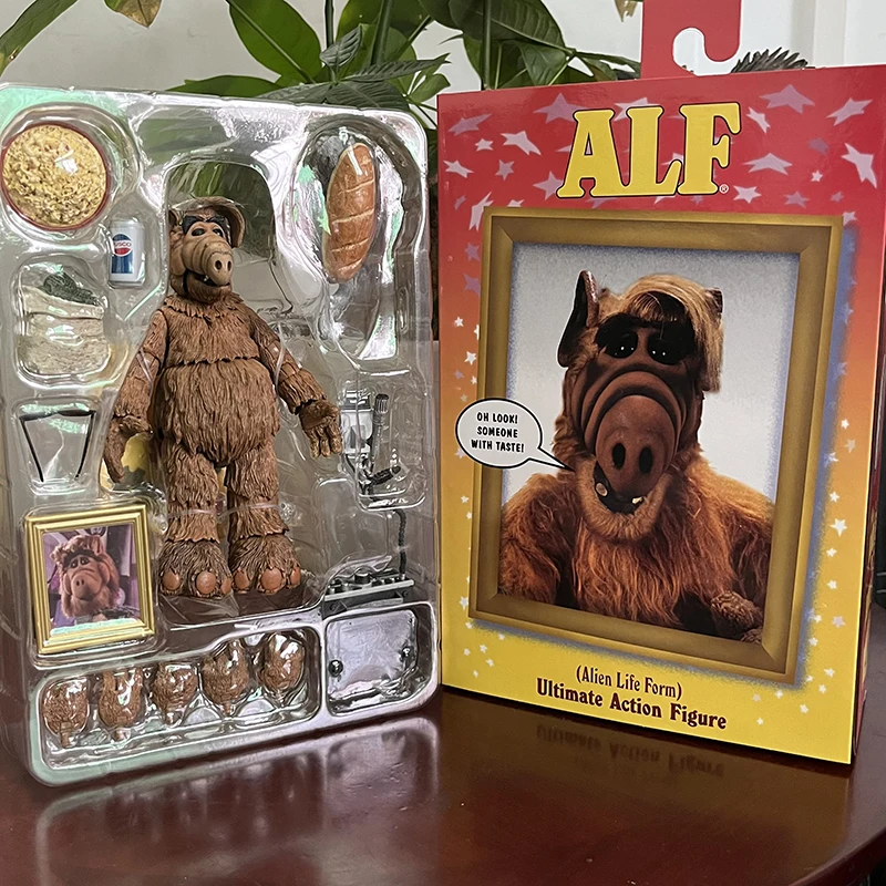 ALF Ultimate Action Figure アルフ ネカ フィギュア 2024 CON EXCLUSIVE: Alf – Ultimate Super Alf 7” Scale Action
