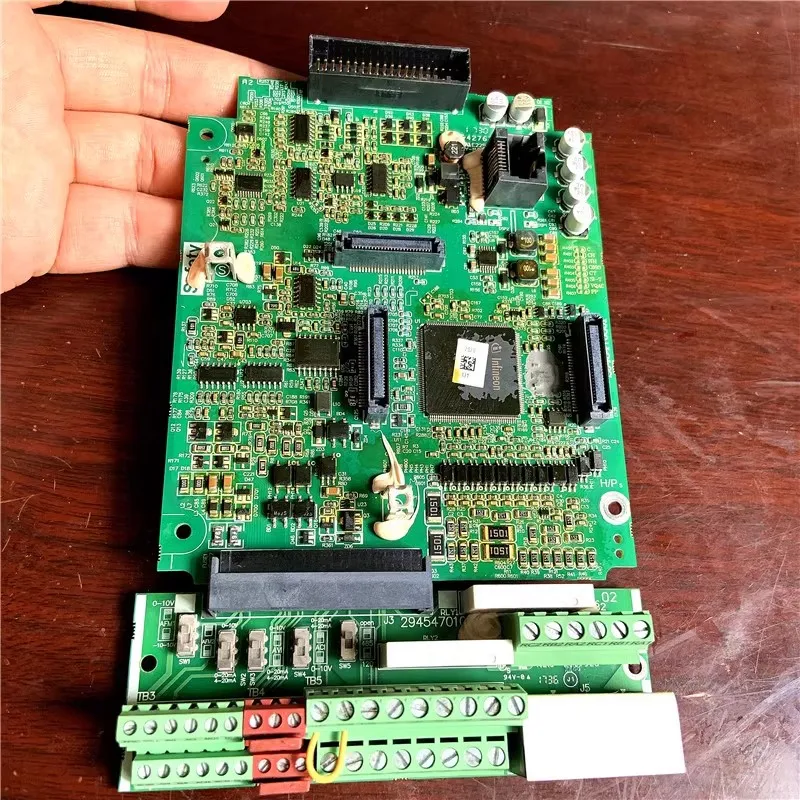 

Б/у терминал CP2000 2945470301/300/400