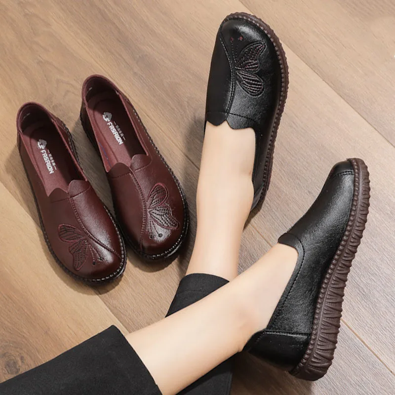Spring Autumn New Genuine Leather Breathable Women Flat Shoes Woman Soft Casual Slip On Shoes Mother Walking Shoes Plus Size