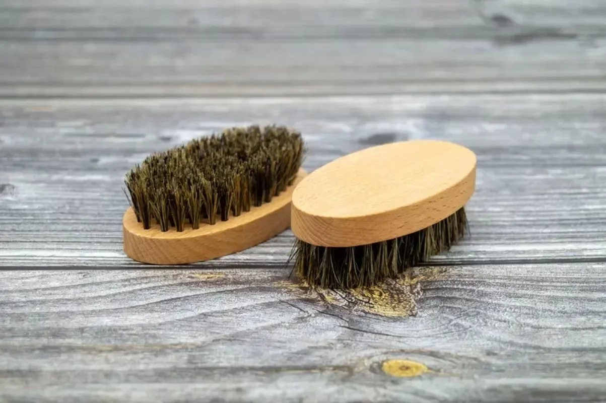 Spazzola per barba in legno per uomo Pettine in legno naturale Setola di cinghiale Spazzola per baffi Spazzola per onde da uomo da viaggio Regali Compleanno Cura della barba - immagine 6