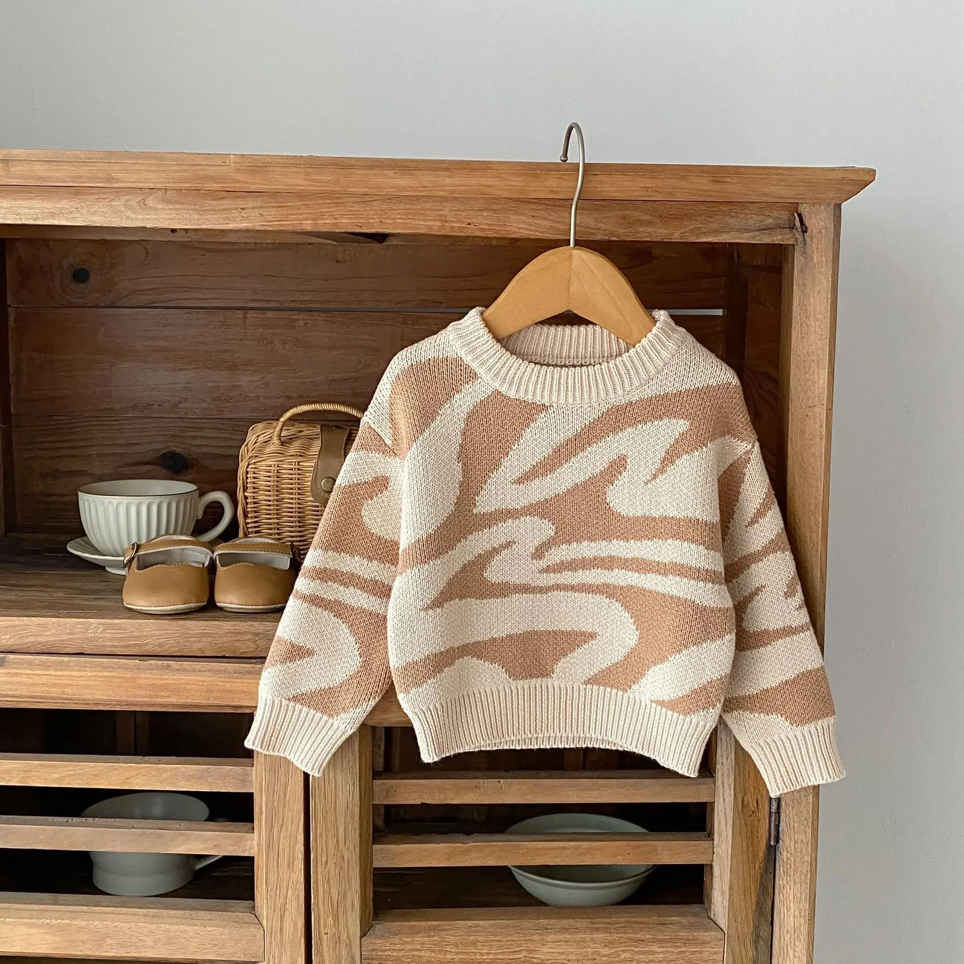 

Fashion Autumn Baby Girls Knitted Sweaters Brown Irregular Pattern Print Pullover Shirts Warm Kids Tops Tees Outwears