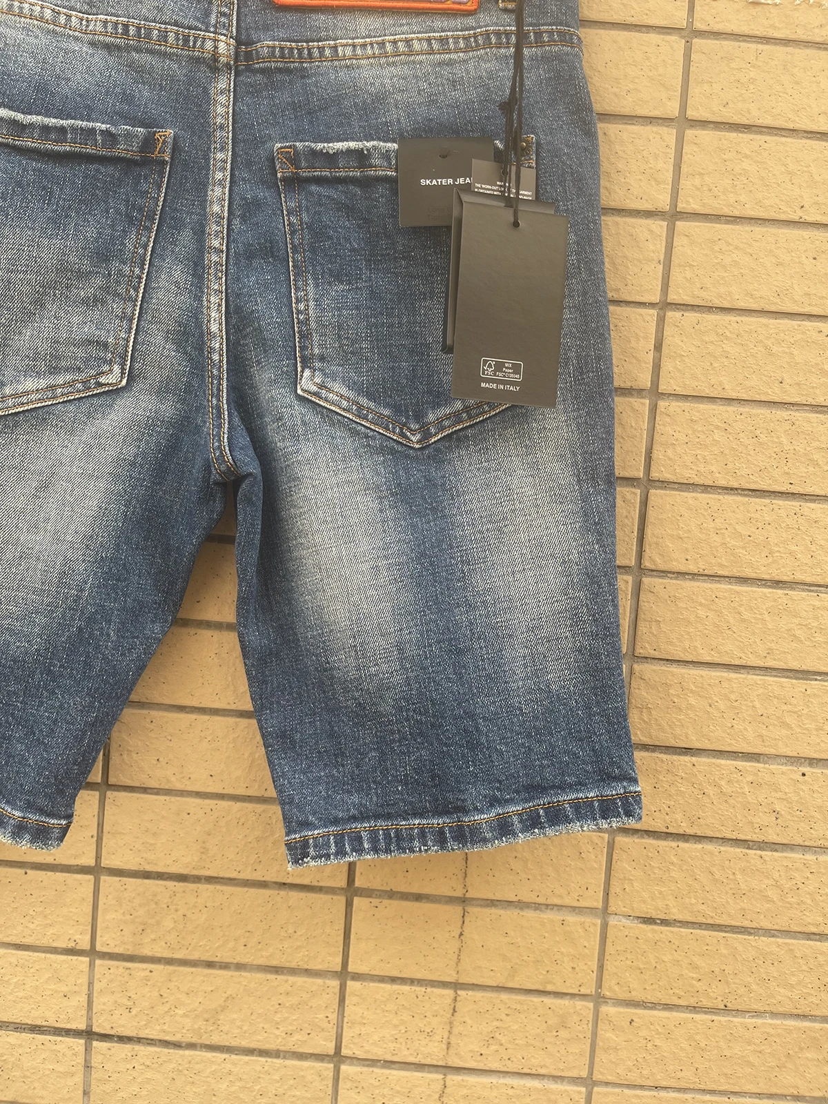 2024 Spring/Summer New D2 Jeans Men's 3D Cutting and Splicing Water Wash Speckled Ink Paint Jeans Shorts