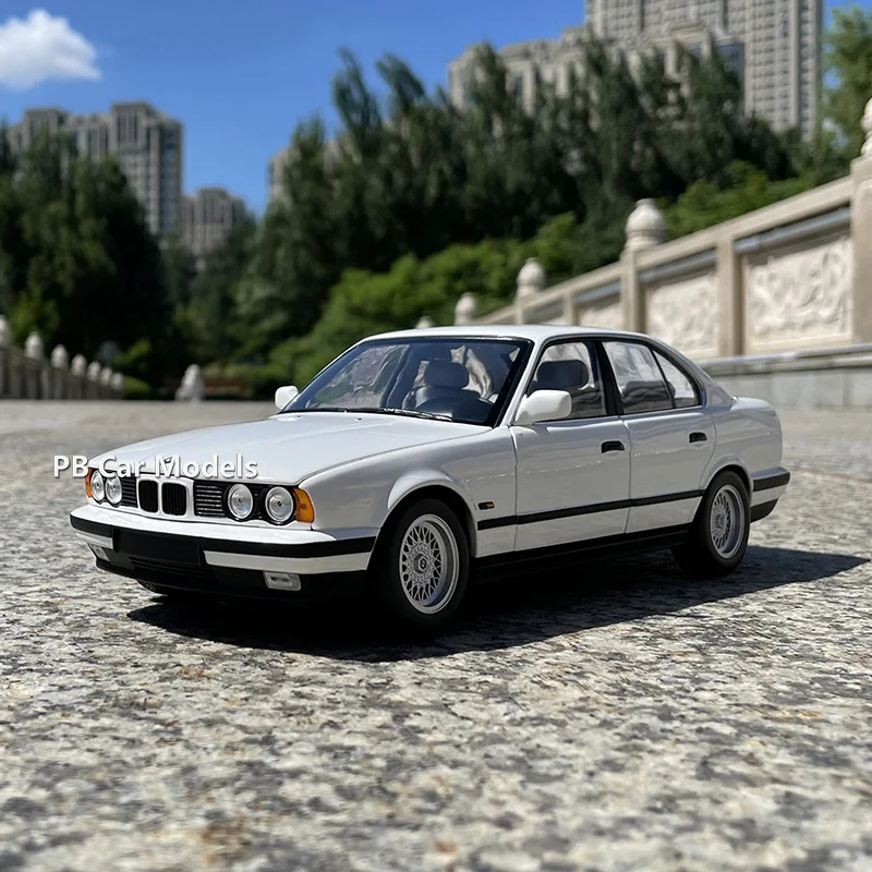 MINICHAMPS 1:18 1988 535i 5 Series E34 Alloy Full Open Car