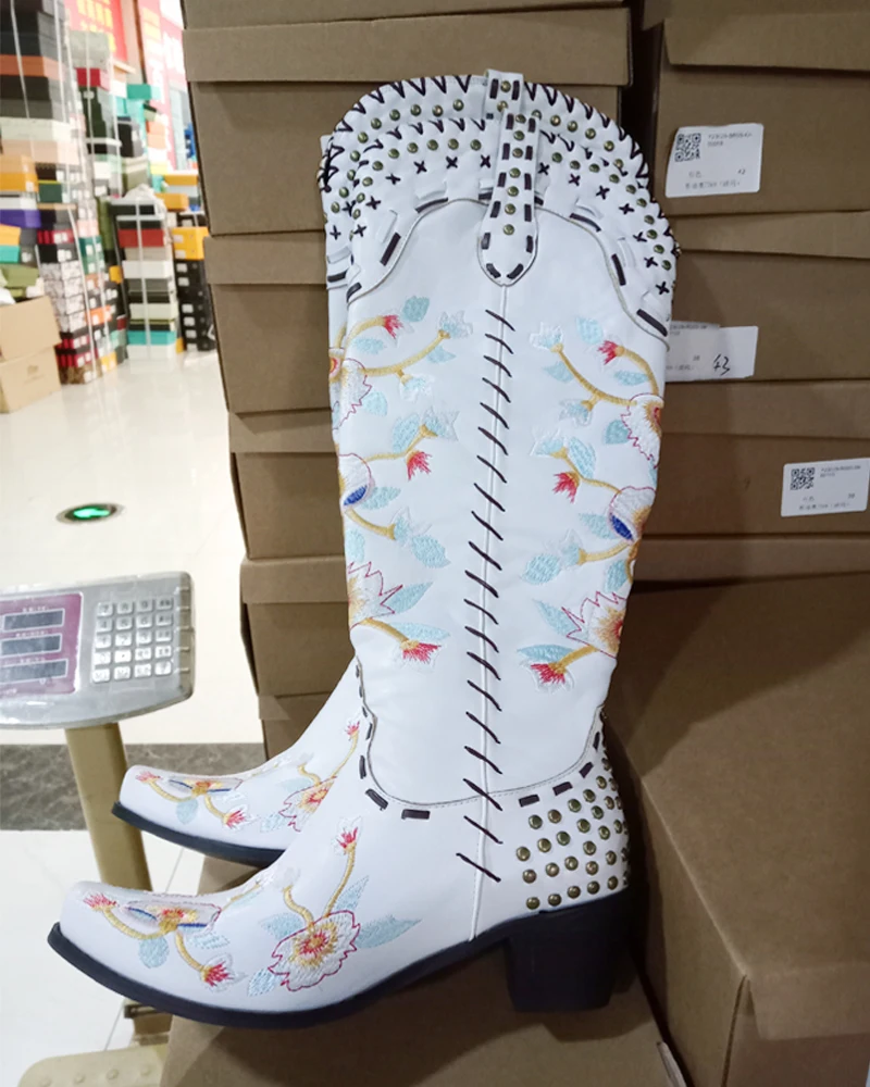2023 New Cowboy Boots For Women Leather Chunky Heels Pointed Toe White Embroidered Western Boots Slip-on Shoes Female