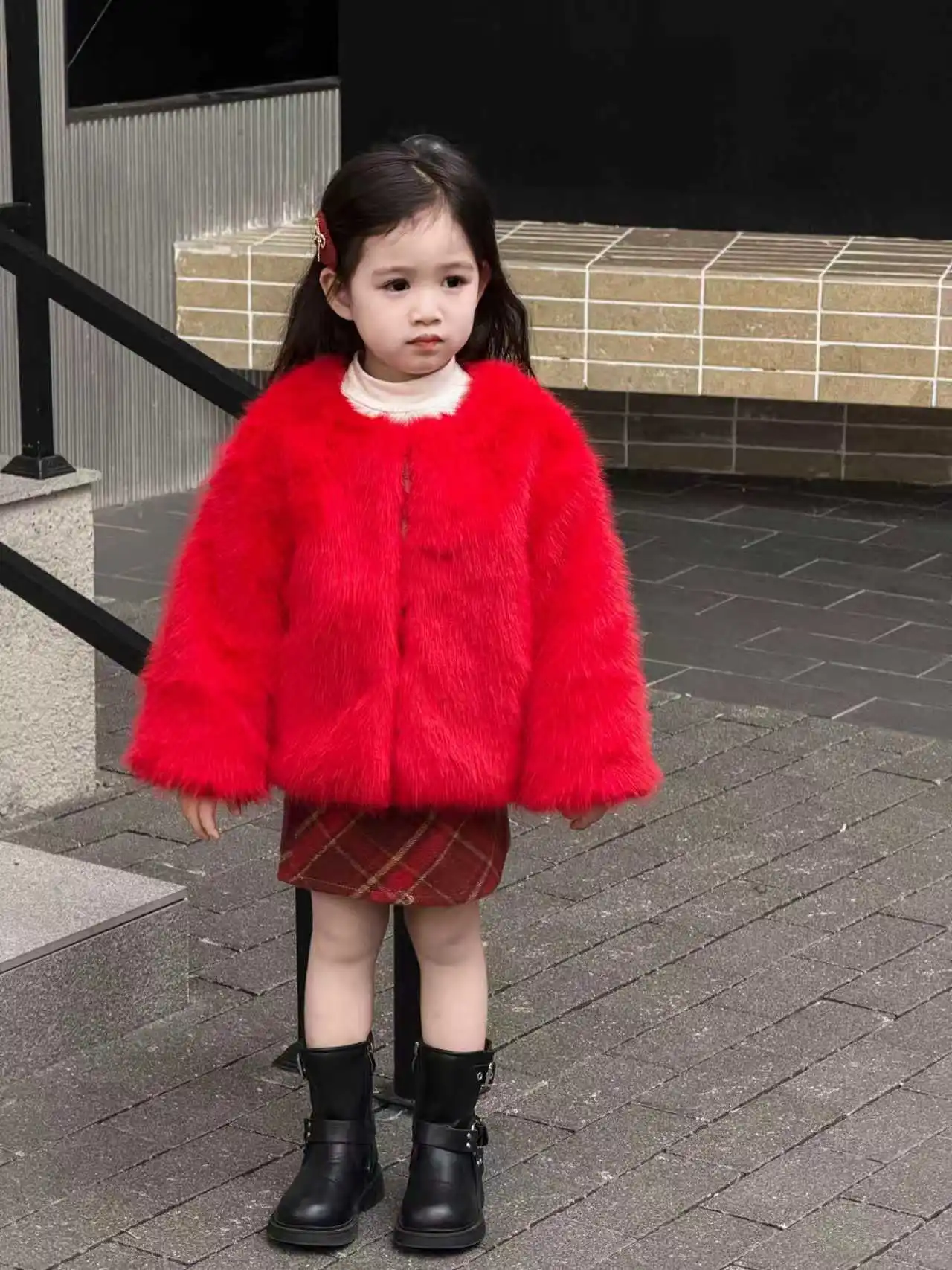 Raise Young girls coat side detail