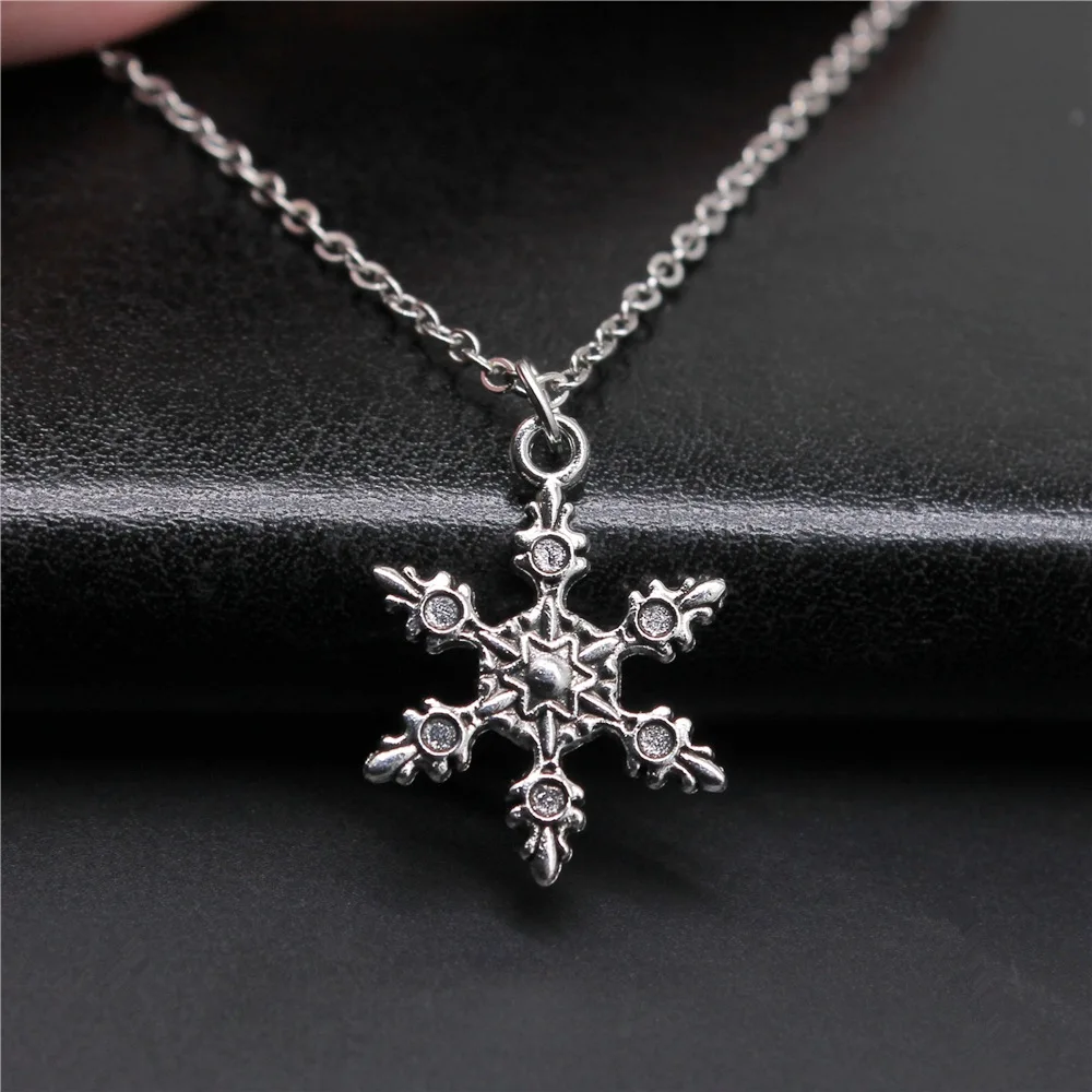 

Simple Classic Fashion 17x23mm Antique Silver Color Snowflake Pendant Necklaces Girl Women Short Chain Choker Necklace