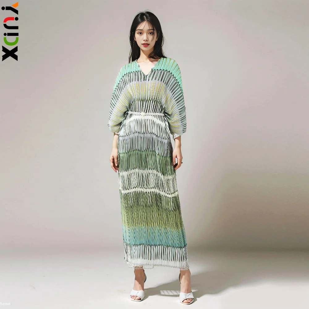 

Женское платье с длинным рукавом, V-образным вырезом и поясом