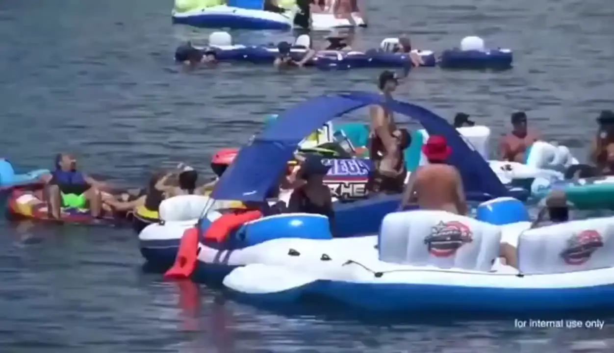 Grote Partij Water Drij Наукаленд Валл