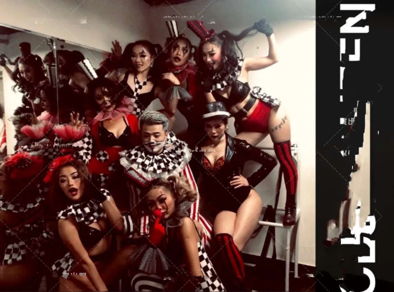 

Amy's bar вечерние gogo показать Геометрические полосы черный и белый Hong Ling сетчатый костюм