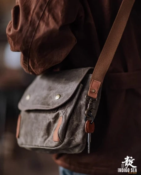 AETOO Retro Ölwachs wasserdichte Canvas Messenger Bag, Amei Kaki Distressed Workwear Single-Shoulder-Tasche, Pendler-Umhängetasche – Detail 22