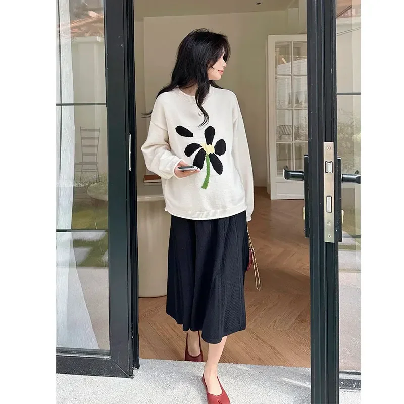 Autumn Pregnant Woman Sweater Korean Style Long Sleeve O-neck Large Flower Embroidery Fashion Maternity Knitted Pullovers Top