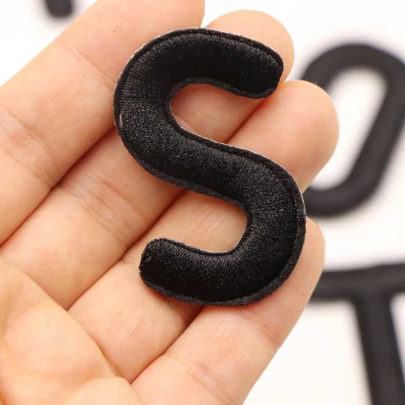 1PC Schwarz Brief Eisen auf Patches Nähen auf Applique Patches Alphabet Bestickte Patches Diy Custom Name Abzeichen Decor Reparatur patcch – Detail 23
