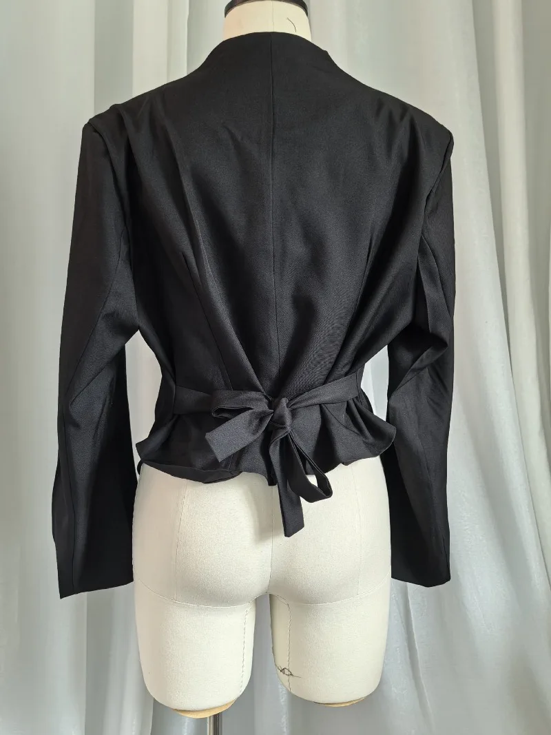 UNITIM Schnür-Sakko 2026 – Elegante Damenjacke mit V-Ausschnitt, plissiert, tailliert, einreihig, zum Binden, lange Ärmel – Detail 10