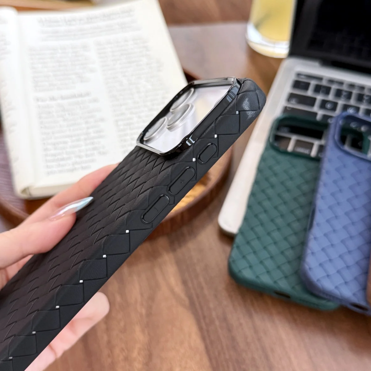 Breathable Shockproof Soft Silicone Mesh Phone Case with Woven Pattern