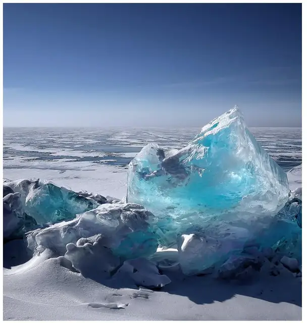 3D Iceberg Candle - Glass - Wax - Transparent - Light Blue - ApolloBox