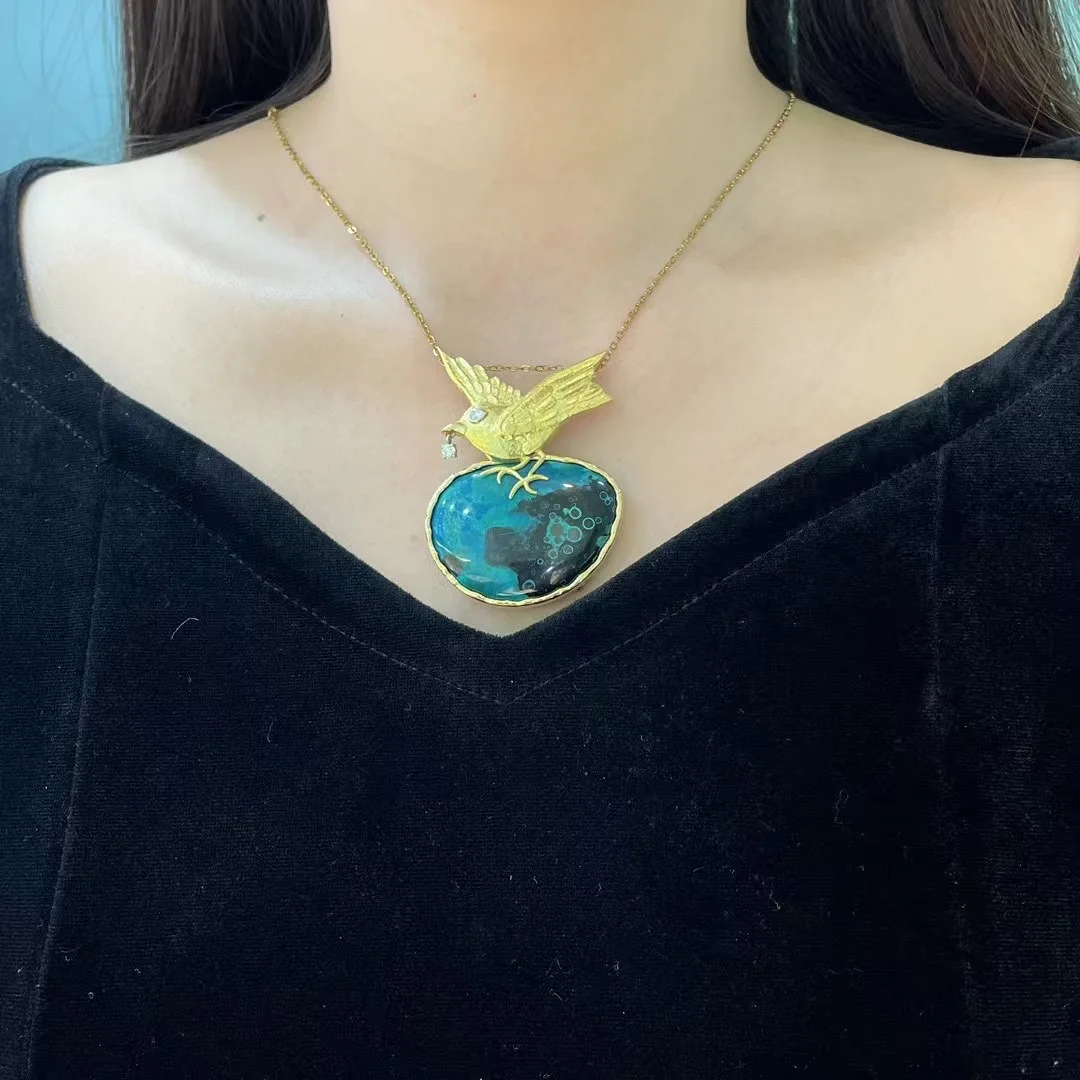 Рисунок 5 - Брошь в виде птицы из натурального малахита