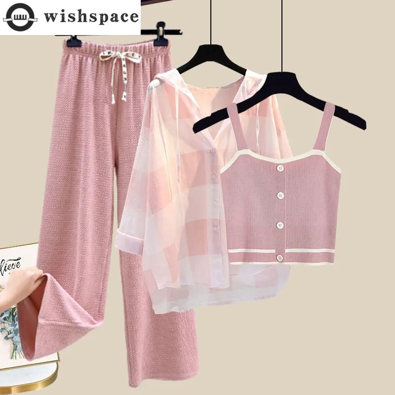 Трикотажный комплект из жилета на бретелях и брюк с широкими штанинами в клетку