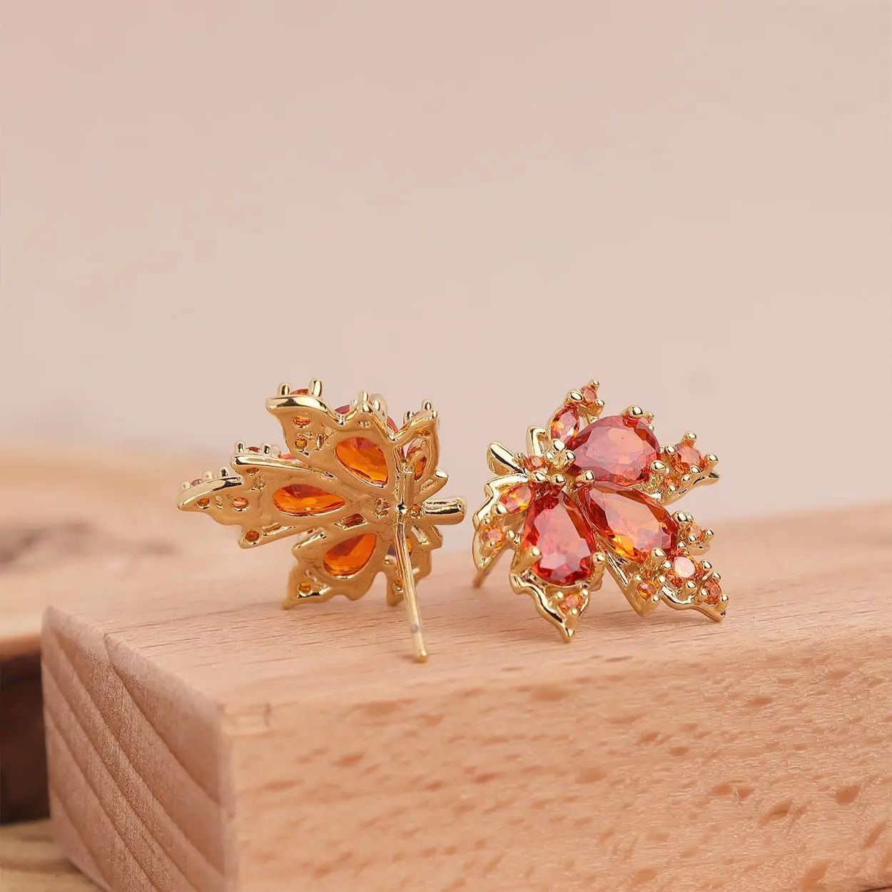 Ahornblatt-Ohrstecker für Damen, Statement-Cluster, CZ-Ohrring, vergoldet, für Hochzeit, Abschlussball, Geburtstag, Modeschmuck, Geschenk – Detail 4