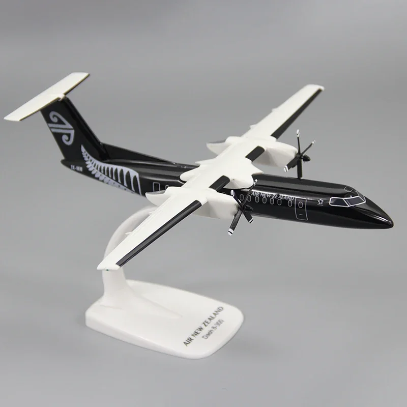 非売品 美品】 Dash8 Q300 航空機模型 ソリッドモデル 非売品 美品