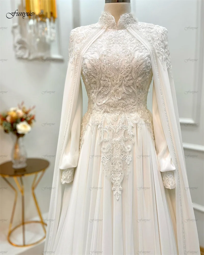 Muslim Dubai Luxury Wedding Dress with Cape Long Sleeve Hijab Islamic Bridal Gowns Lace Beaded High Neck Arabic Robe De Mariée