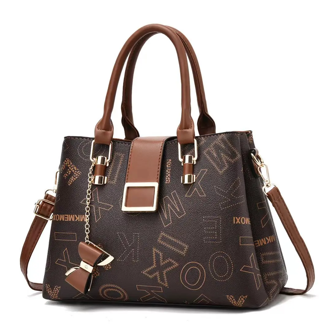 Detalhe da alça e fecho da bolsa