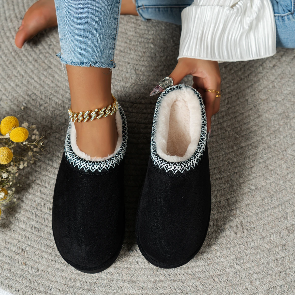 Simple, Fashionable and Versatile Light-Colored Women's Home Indoor and Outdoor Plush Soft Slippers 6