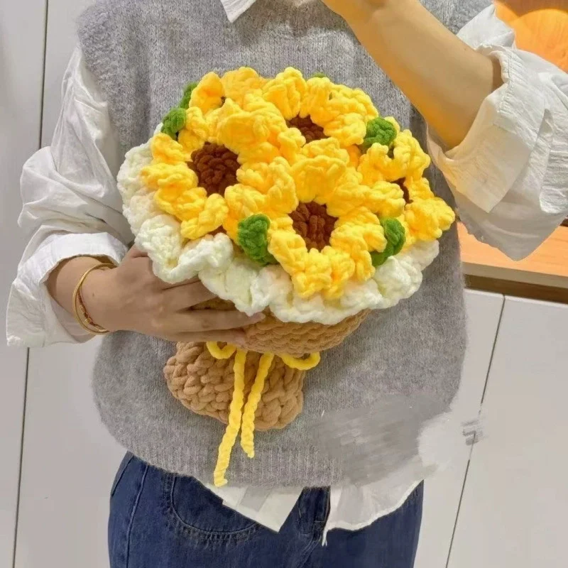 Gehäkelter Blumenstrauß Handgemachte Rosen & Sonnenblumen Künstliche Blumen Romantisches Geschenk für Valentinstag/Muttertag Heimdekoration – Detail 8