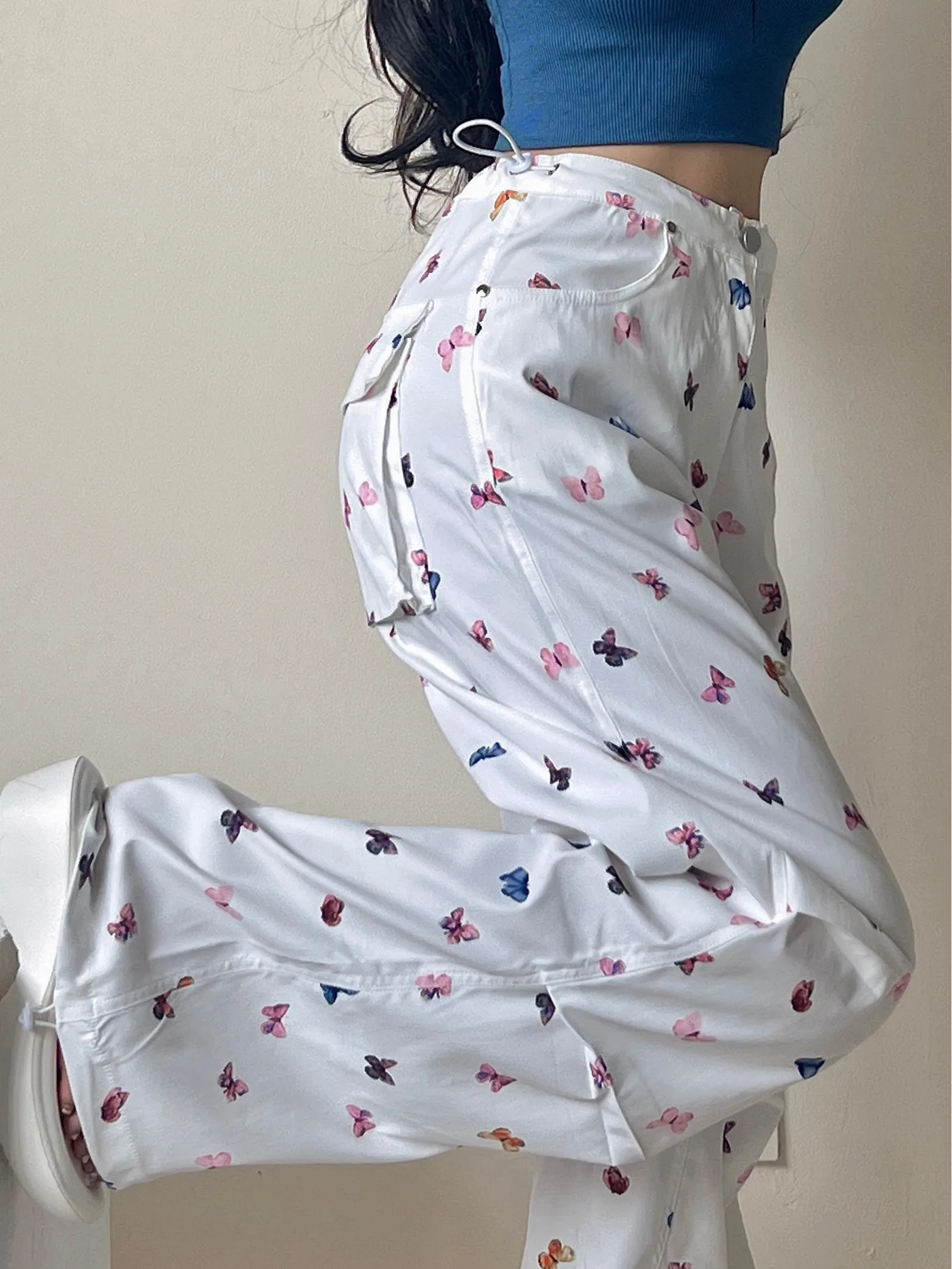 

Брюки-карго женские с завышенной талией и цветочным принтом