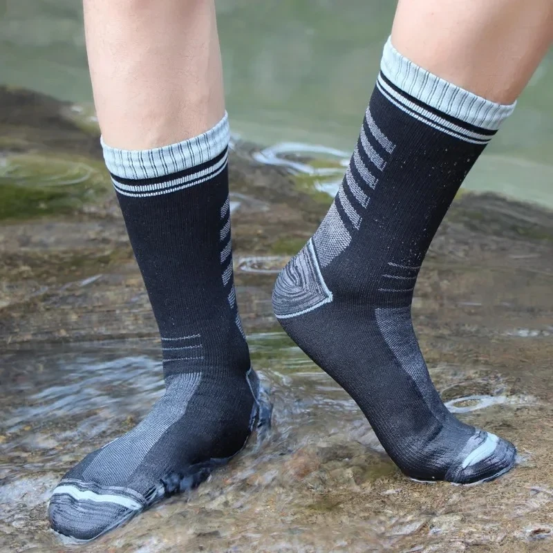 Outdoor waterproof socks mid-calf hiking socks camping sports skiing wading breathable quick-drying cycling waterproof socks water sport socks