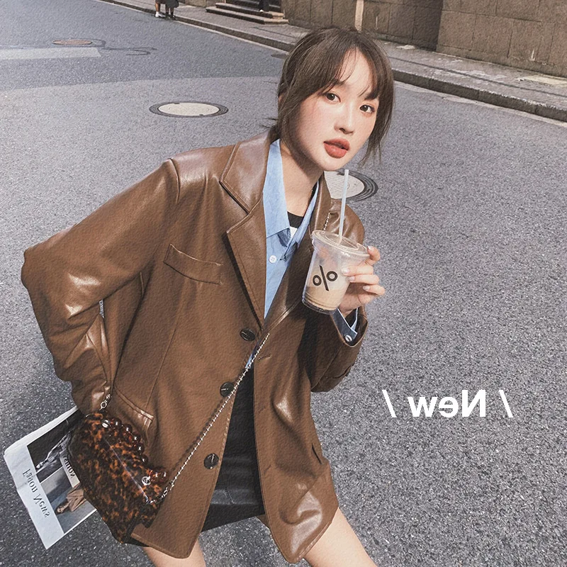 

Осенняя Водонепроницаемая коричневая куртка из мягкой искусственной кожи, Женская мотоциклетная куртка в стиле ретро, роскошный мотоциклетный повседневный костюм, топы