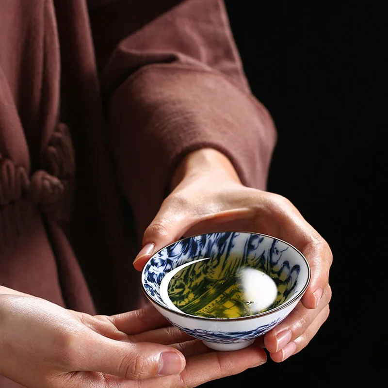 Blue And White Porcelain Teacup Chinese Kung Fu Tea Bowl For Puer Ceramic Atique Glaze Master Cup Kitchen Tea Set Accessories tea cup