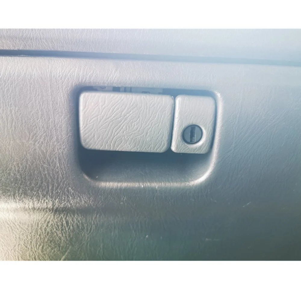 Рисунок 5 - Серая автомобильная ручка-защелка