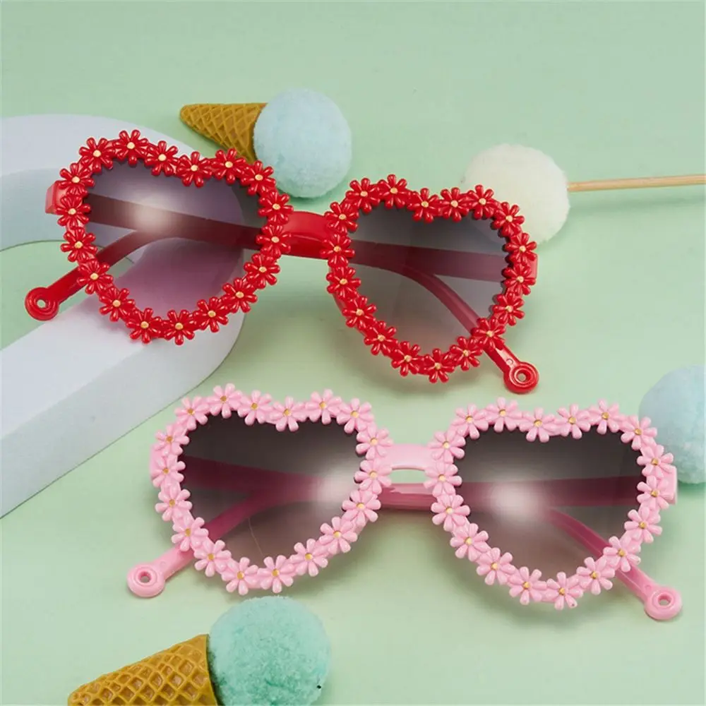 Cute Heart-Shaped Daisy Sunglasses for Kids Aged 3-18 Years Sun Protection Flower Sun Glasses Vintage Children Shades