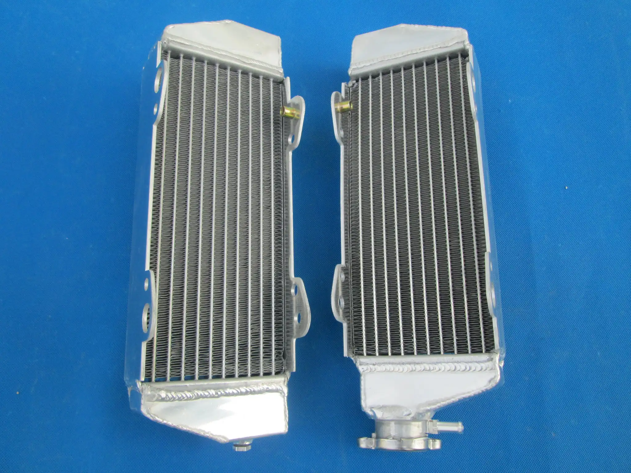

Алюминиевый радиатор L & R для 1998-2003 250 380 SX/ 250 300 EXC/ 300 380 MXC 1999 2000 2001 2002