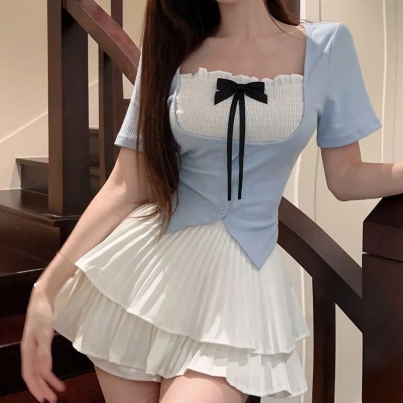 Fake two pieces of contrasting square neck T-shirts, women's summer design sense, niche, high waist and pleated skirt, slim suit