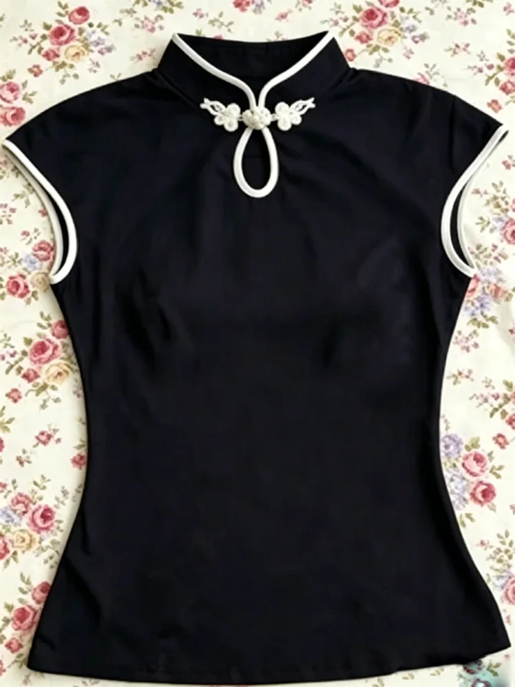 Sommerliches, elegantes Cheongsam-inspiriertes Damen-T-Shirt mit Kontrastbesatz, Stehkragen, Schlüsselloch-Ausschnitt, Froschknopfleiste, ärmellos und figurbetont