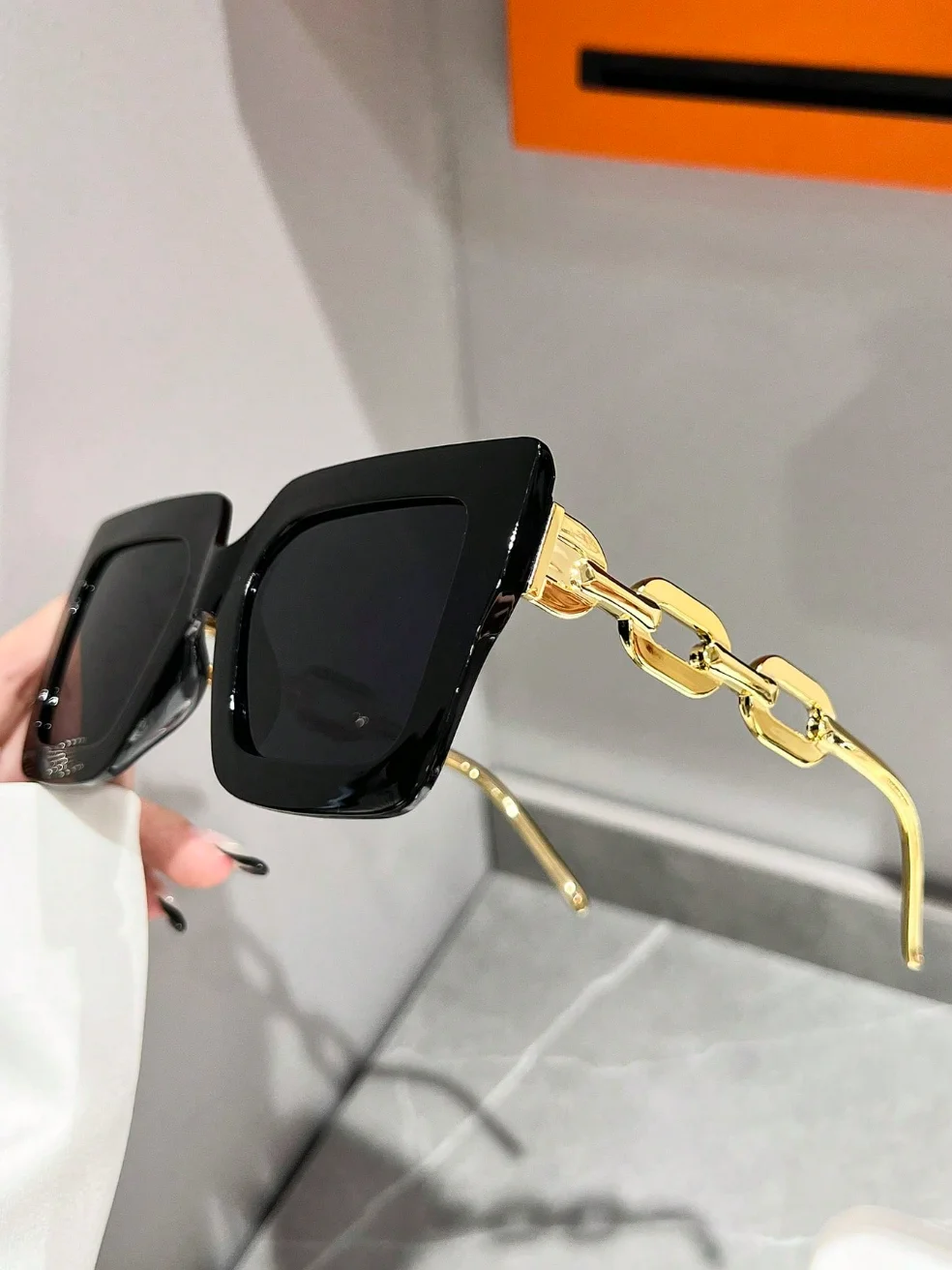 Unisex Square Full-Frame Fashion Sunglasses for Active Lifestyles and Style Events