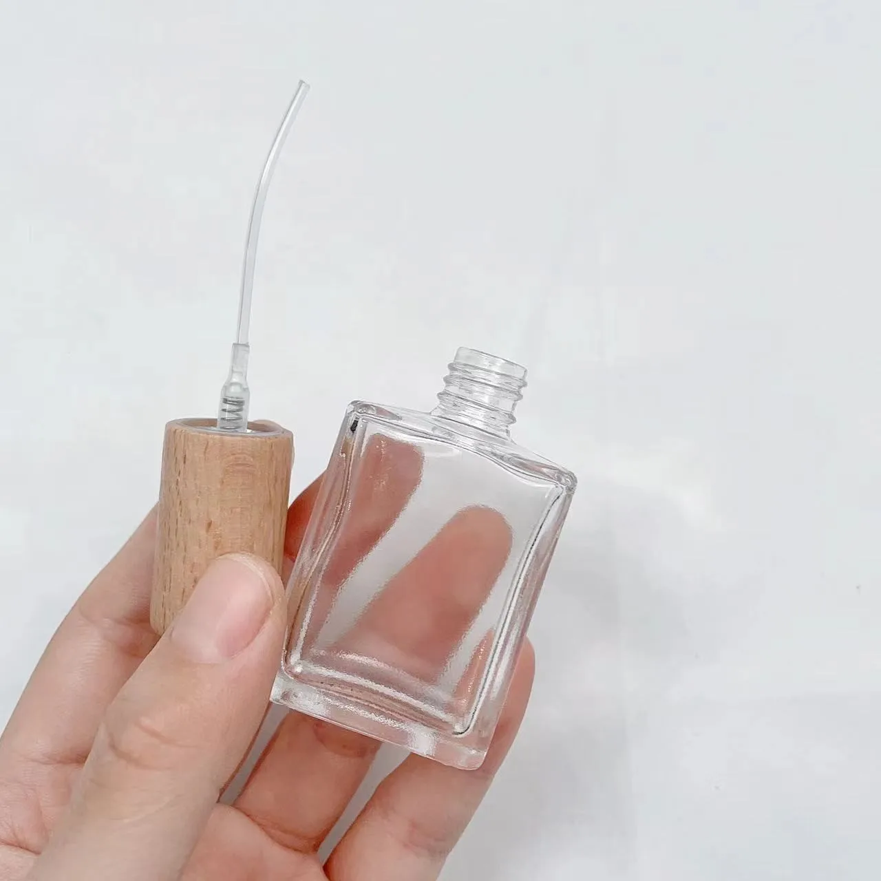 15ML Portable Travel Flat Square Transparent Perfume Atomizer Fine Mist Spray Bottle Empty Glass Refillable Container Wooden Lid