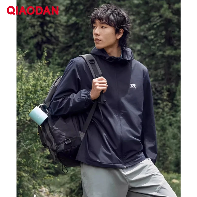 QIAODAN 남성용 방수 윈드 브레이커 2025 가을 새로운 후드 레저 스포츠웨어 솔리드 야외 지퍼 오버 코트 XFD33243305