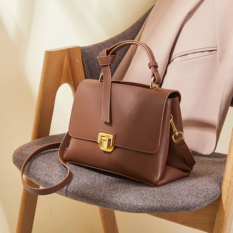 

Women's Cowhide Shoulder bag Handbag Crossbody Tote Y2k White True Leather Top Layer Chain Highquality Versatile Retro Fashion