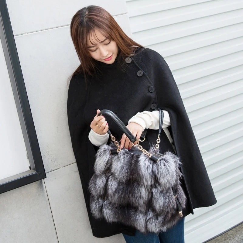 2023 New Fashion Fur Handbag Winter Fluffy Fox Fur Luxury Shoulder Bag Female Designer Large Capacity Crossbody Bag