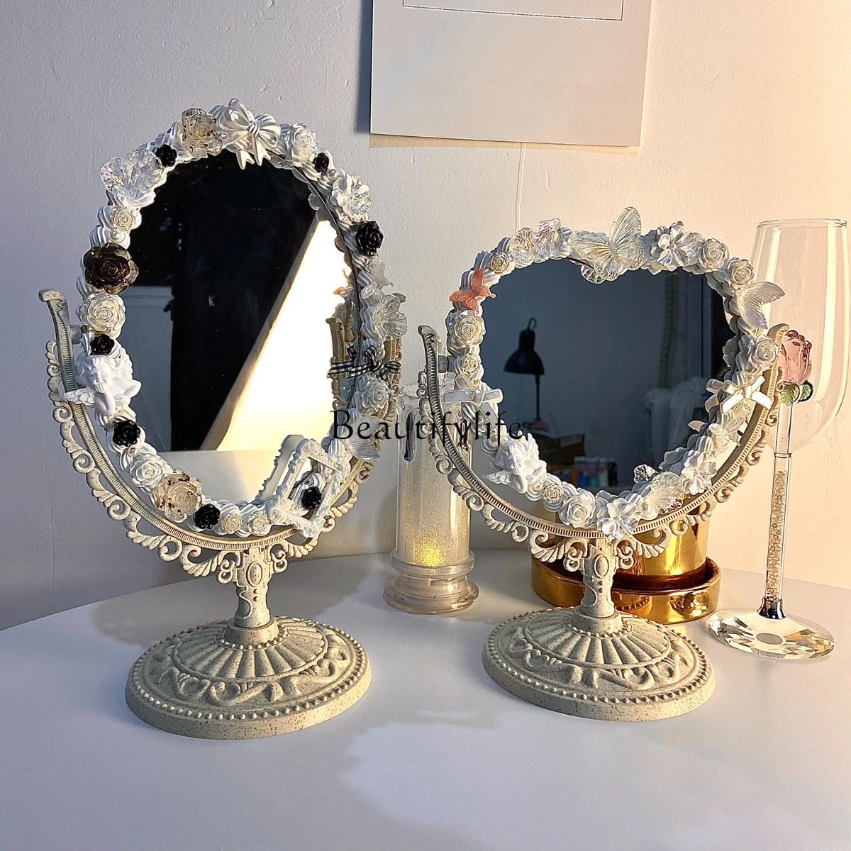 

Retro Makeup Mirror Desktop Double-Sided Princess Dressing Mirror