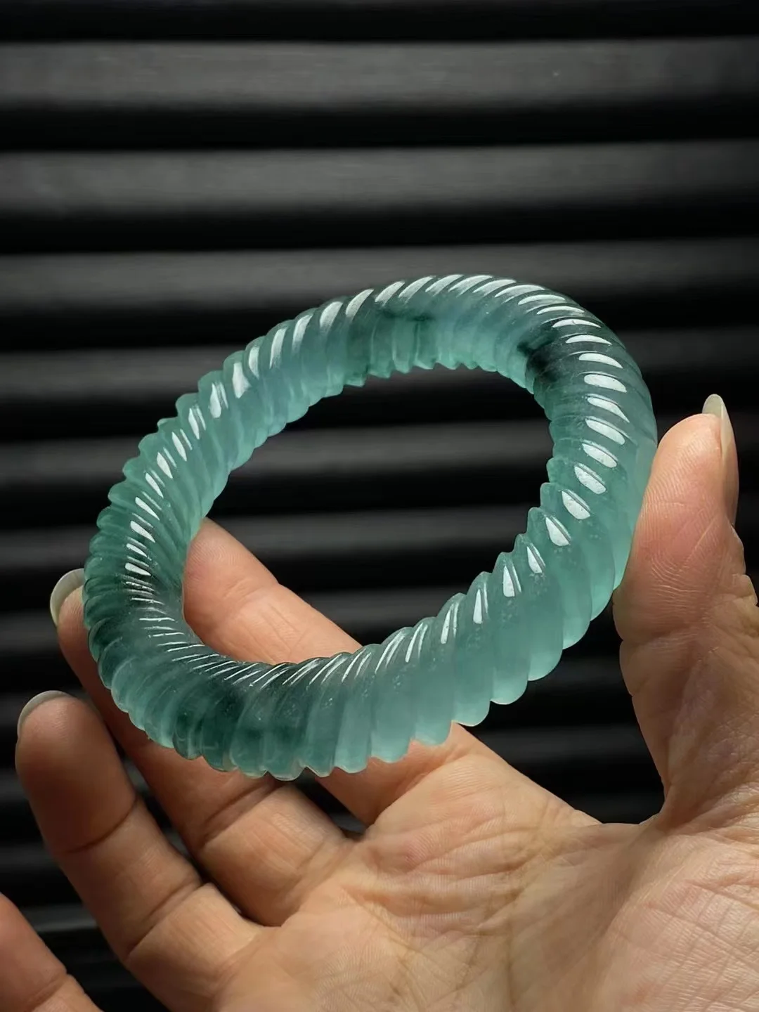 Newest Ice Permeating Floating Blue Jadeite Handring Round