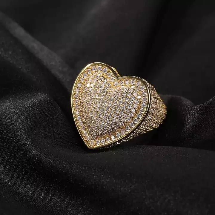 

2024 New Hip Hop Gold Color Full Iced Out Bling Heart Ring 5A CZ Micro Pave Cubic Zircon Heart Rings Punk Men Women Jewelry Gift